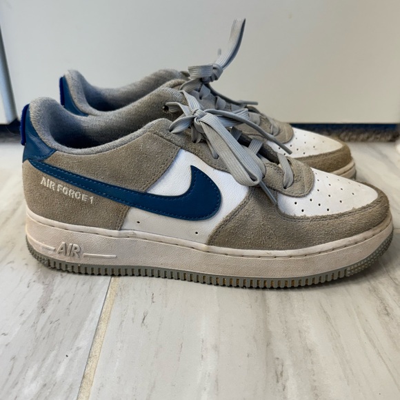 Youth Nike Air Force 1 Sneakers, Size 7, Used Condition - Picture 3 of 8